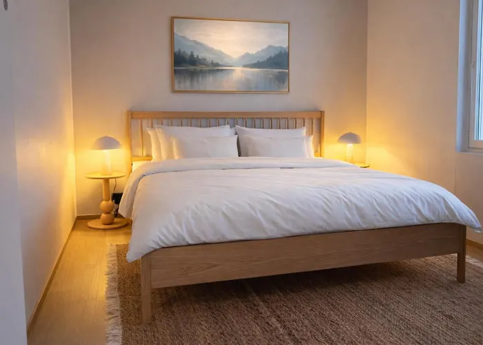 Modern 2 Bedroom In Near Hospital With Sauna And Large Balcony *