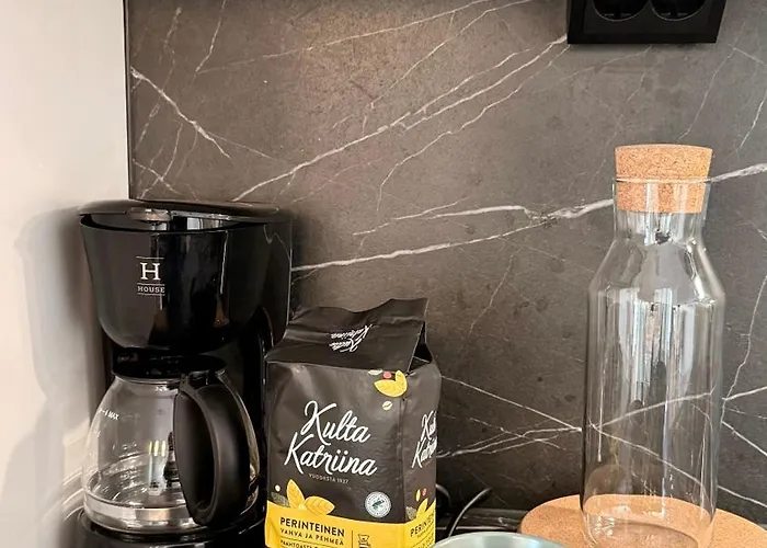 Modern 2 Bedroom In Near Hospital With Sauna And Large Balcony *